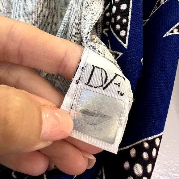 DVF Diane von Furstenberg Irina Silk Wrap Dress Blue Star Print size 8 - Picture 6 of 10